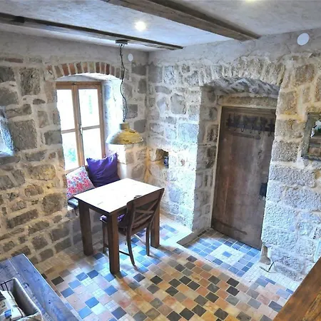 Romantisches Steinhaus 펜션