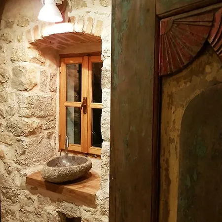 Romantisches Steinhaus Pitve