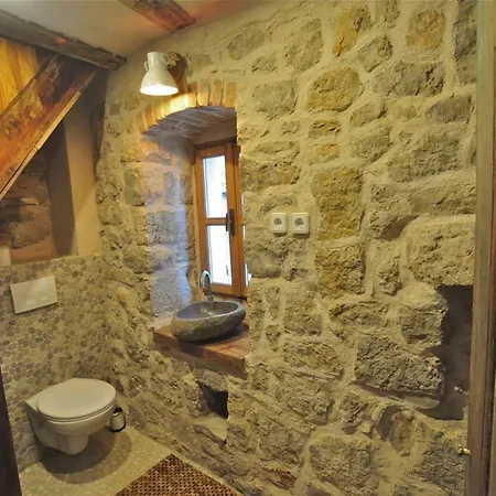 Romantisches Steinhaus * Pitve