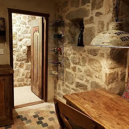 펜션 Romantisches Steinhaus Pitve