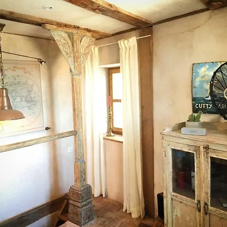 Romantisches Steinhaus * Pitve